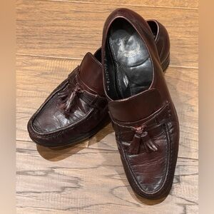 Florsheim~Tasseled Loafers~Size 8 1/2 D~Mens Black Cherry~Leather~Pre-Owned~ERC